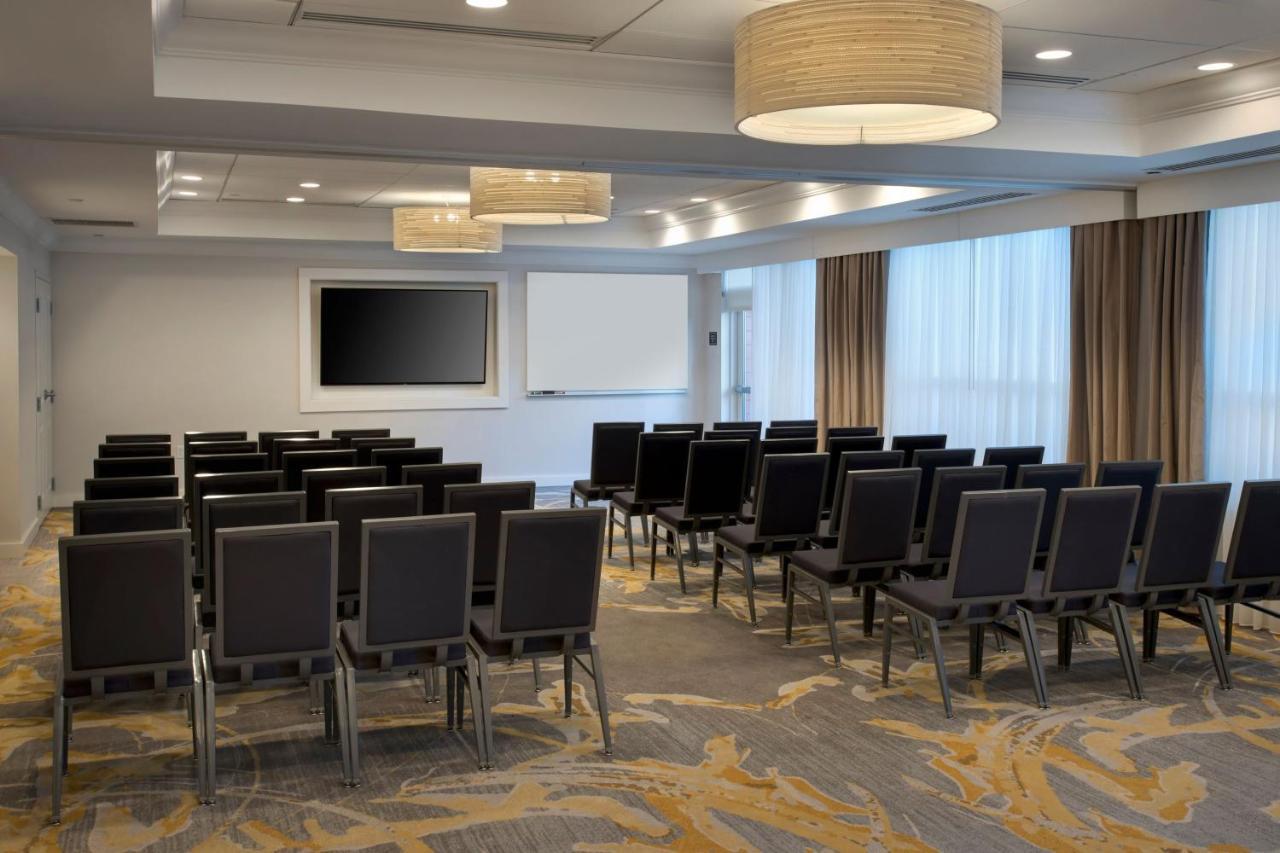 Residence Inn By Marriott New York Long Island East End Ривърхед Екстериор снимка
