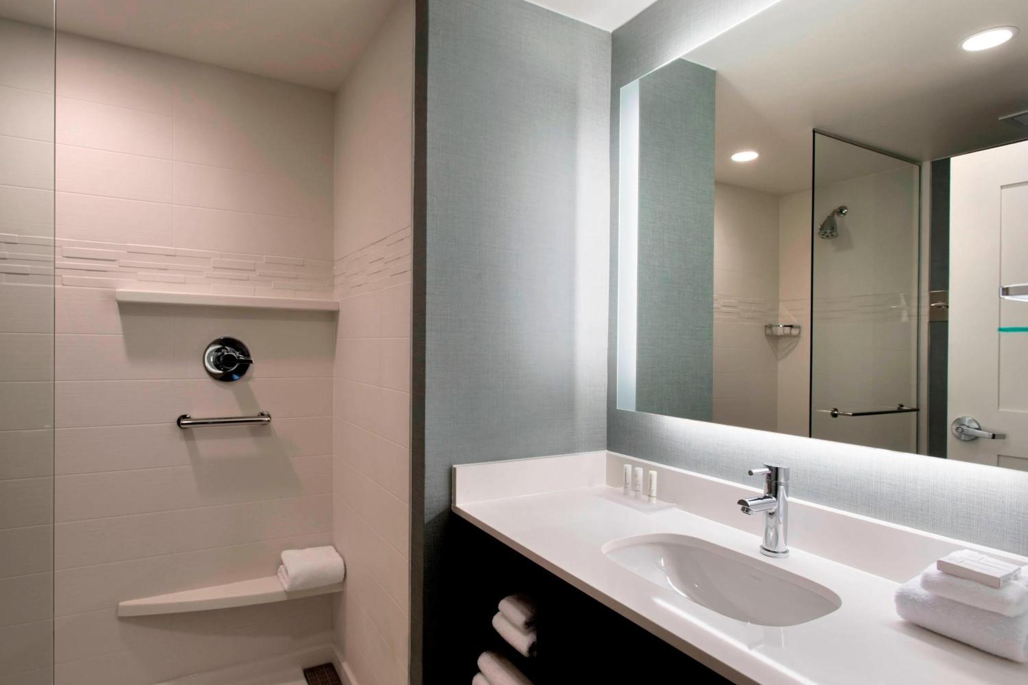 Residence Inn By Marriott New York Long Island East End Ривърхед Екстериор снимка