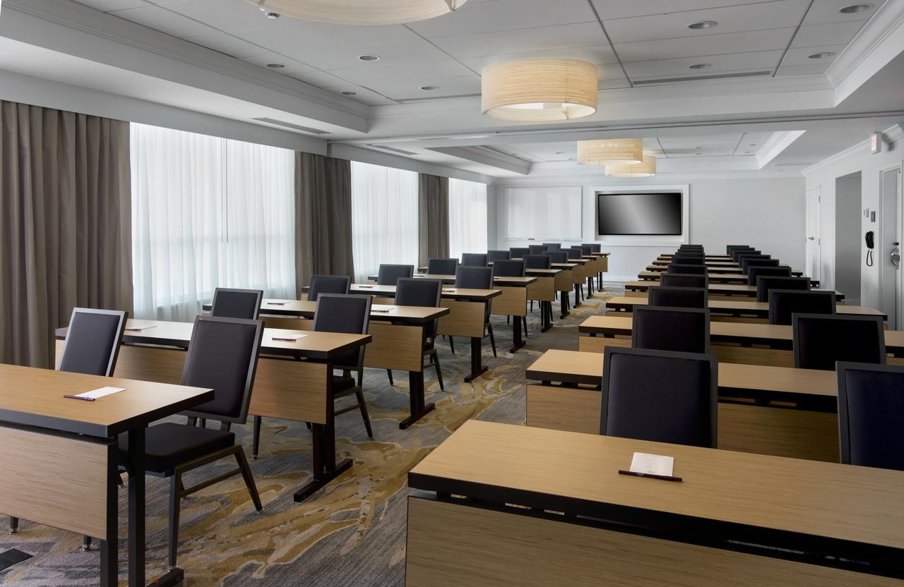 Residence Inn By Marriott New York Long Island East End Ривърхед Екстериор снимка